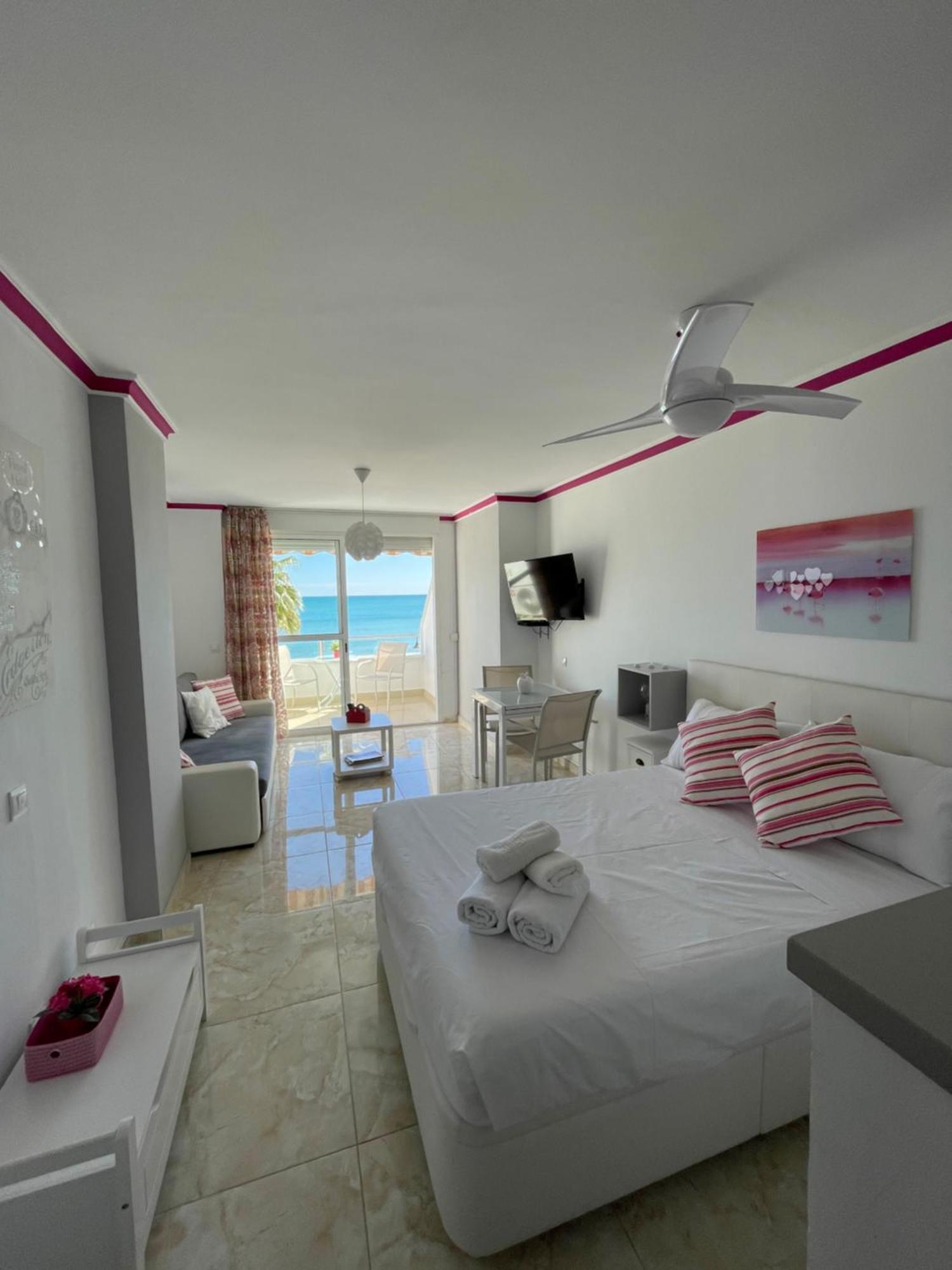 Roca Chica. Studio - First Line Beach Torremolinos Exterior foto