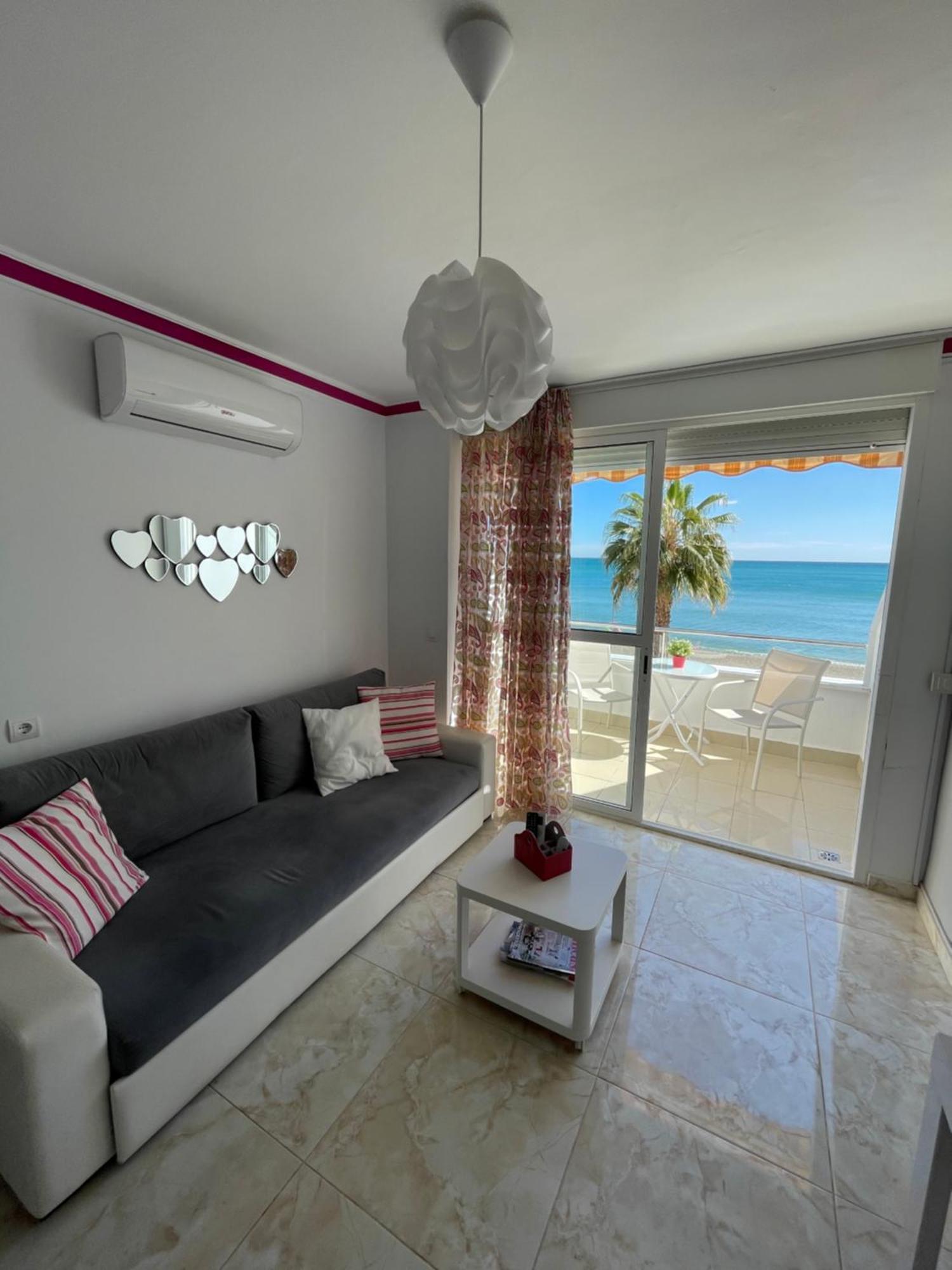 Roca Chica. Studio - First Line Beach Torremolinos Exterior foto