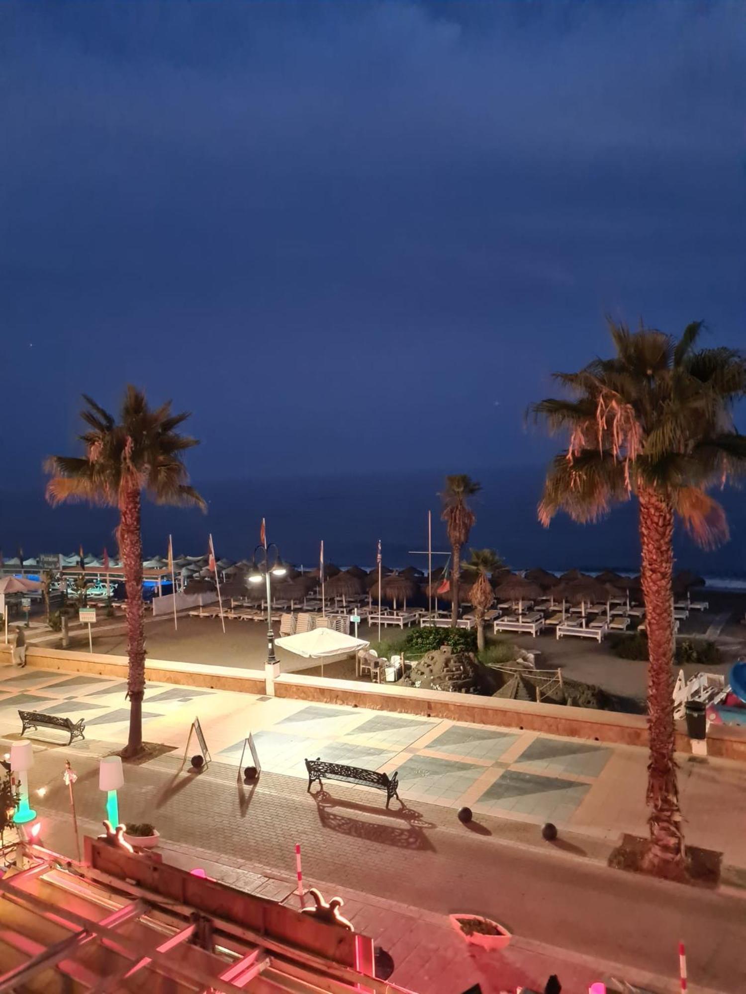 Roca Chica. Studio - First Line Beach Torremolinos Exterior foto